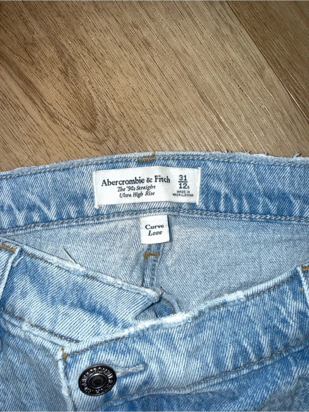 Abercrombie 90s straight leg high-rise